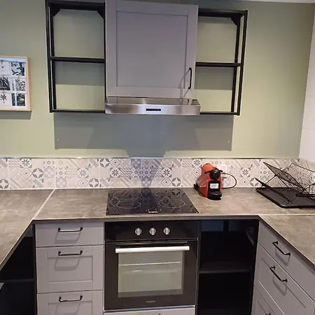 Appartamento Entire House With Arcade Machine In A Private Backyard, 3 Bedrooms, 1 Bathroom, 1 Leaving With Convertible Sofa And Open Kitchen