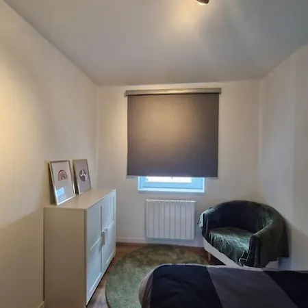 Entire House With Arcade Machine In A Private Backyard, 3 Bedrooms, 1 Bathroom, 1 Leaving With Convertible Sofa And Open Kitchen Apartamento *