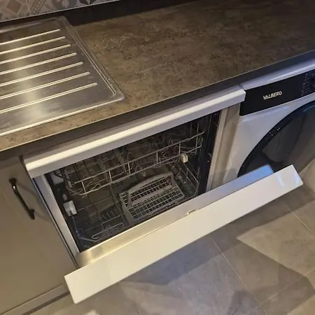 Entire House With Arcade Machine In A Private Backyard, 3 Bedrooms, 1 Bathroom, 1 Leaving With Convertible Sofa And Open Kitchen Apartamento *