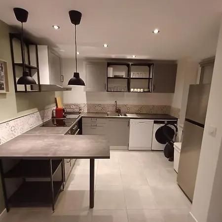 Entire House With Arcade Machine In A Private Backyard, 3 Bedrooms, 1 Bathroom, 1 Leaving With Convertible Sofa And Open Kitchen Apartamento *