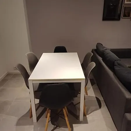 Appartamento Entire House With Arcade Machine In A Private Backyard, 3 Bedrooms, 1 Bathroom, 1 Leaving With Convertible Sofa And Open Kitchen *