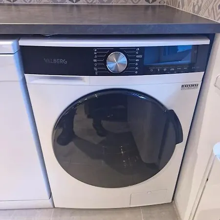 Entire House With Arcade Machine In A Private Backyard, 3 Bedrooms, 1 Bathroom, 1 Leaving With Convertible Sofa And Open Kitchen *