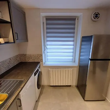 Entire House With Arcade Machine In A Private Backyard, 3 Bedrooms, 1 Bathroom, 1 Leaving With Convertible Sofa And Open Kitchen