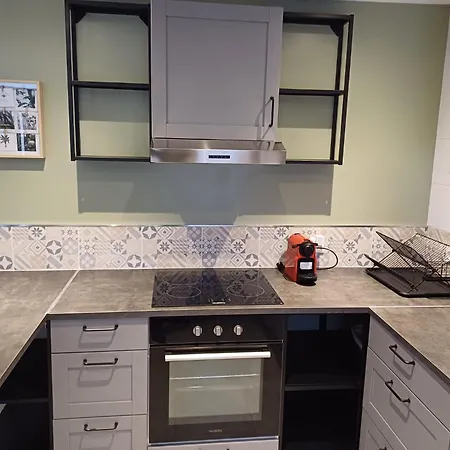 Entire House With Arcade Machine In A Private Backyard, 3 Bedrooms, 1 Bathroom, 1 Leaving With Convertible Sofa And Open Kitchen Apartamento *